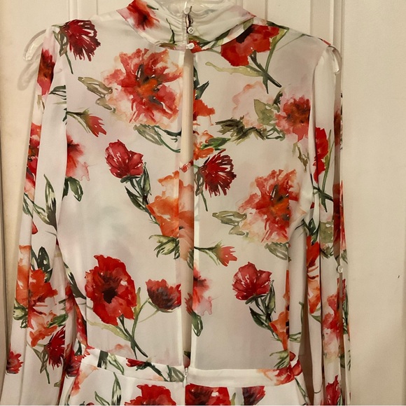 Haute Hippie silk floral romper shorts, long sleeves, v-neck.  Darling!  Size XS - Picture 10 of 16